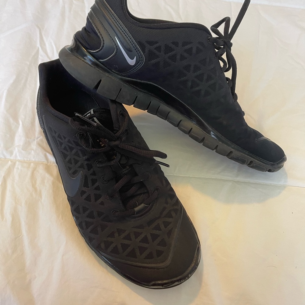 Nike Tennis Shoes - 8.5